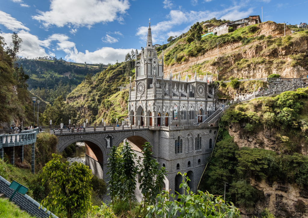 Santuario Nuestra Senora de las Lajas, Andes. 